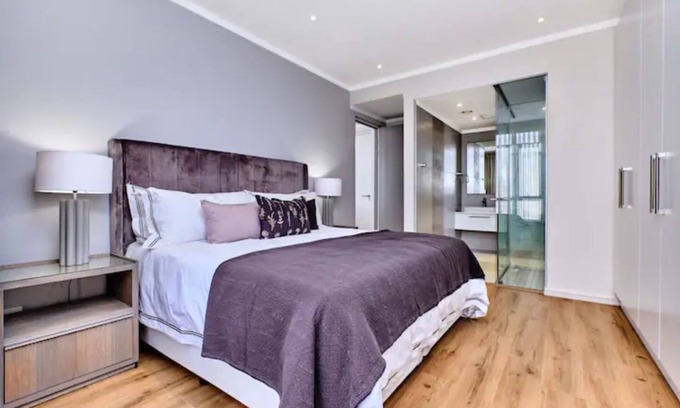 Greater Johannesburg Metropolitan Area Apartment | Luxury 2-beds suite with stunning views on 10th fl