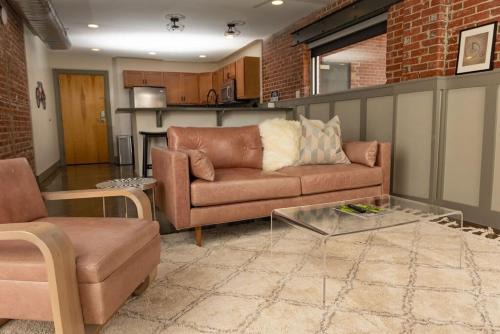 Roanoke Apartment | Luxury 2 Br Apartment With Modern Accents Downtown