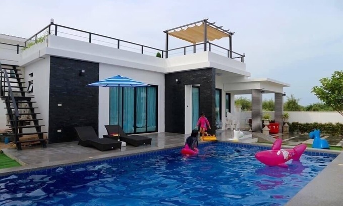 Hua Hin House | Luxury 2 BR villa with ensuite bathroom