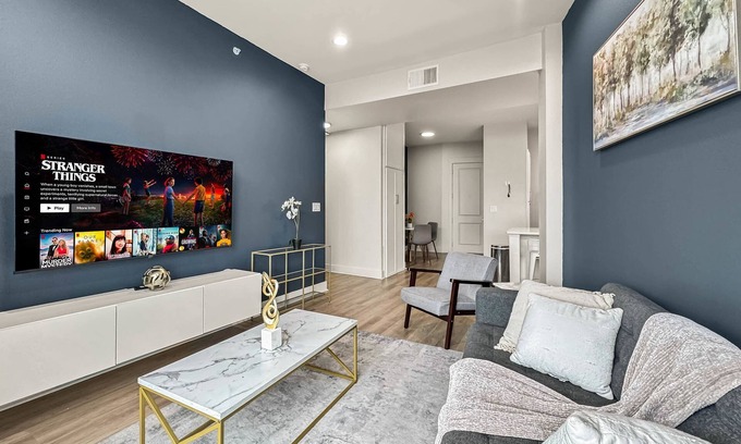 Deep Ellum Apartment | Luxury 2BD | DT Deep Ellum | 3 Beds | Free Parking