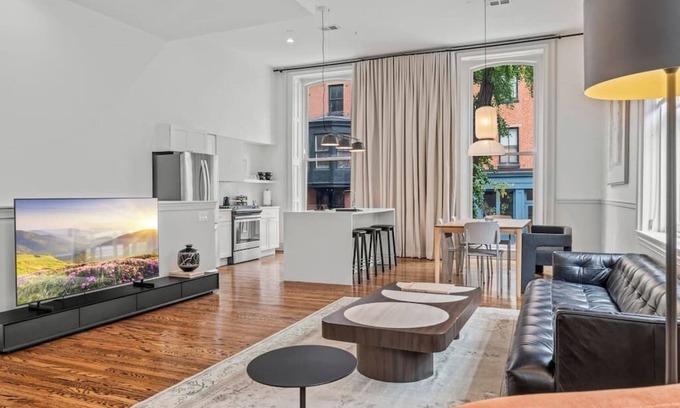 Fitler Square Apartment | Luxury 2BD Rittenhouse Sq. - Hosted By Stay Rafa