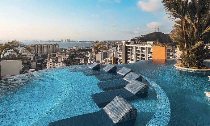 Amapas Condo | Luxury 2BR Condo at Pinnacle in the Romantica Zone