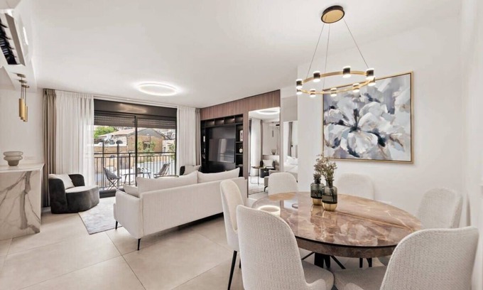 Jerusalem City Centre Apartment | Luxury 3 BDR In The Heart Of Jerusalem By Isrentals