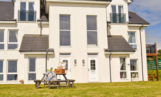 Portpatrick Apartment | Luxury 3 Bed apartment with sea views