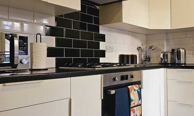 West Hampstead Apartment | Luxury 3-bed apartment in Camden with Netflix. Super close to great attractions