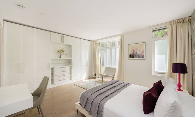 Belgravia Apartment | Luxury 3-bed apartment in Knightsbridge - 30 Second walk to Harrods