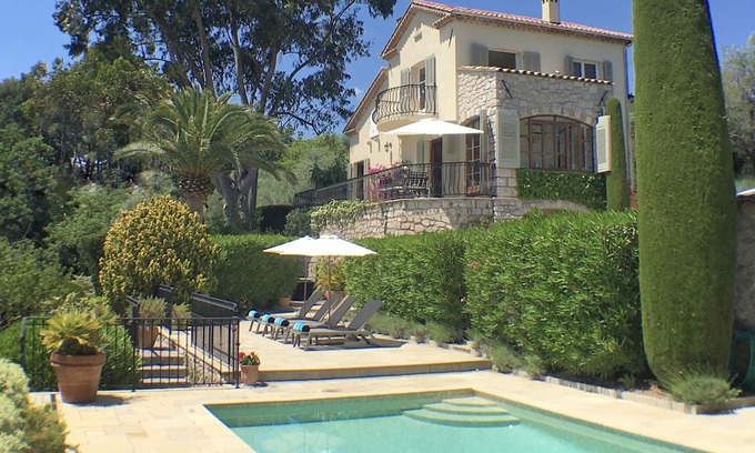 Mougins Villa | LUXURY 3 BED VILLA with AMAZING VIEW and PRIVATE HEATED POOL in GORGEOUS GARDENS