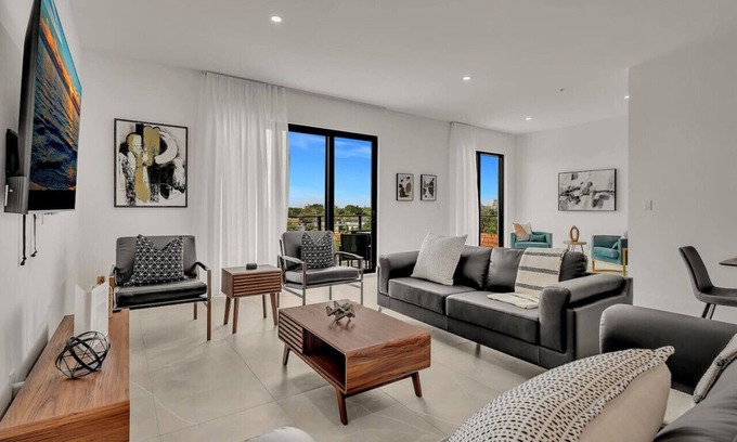 Harbordale Apartment | Luxury 3 Bedrooms APT Brand new, Perfectly located #403
