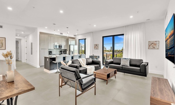 Harbordale Apartment | Luxury 3 Bedrooms APT Brand new, Perfectly located #301