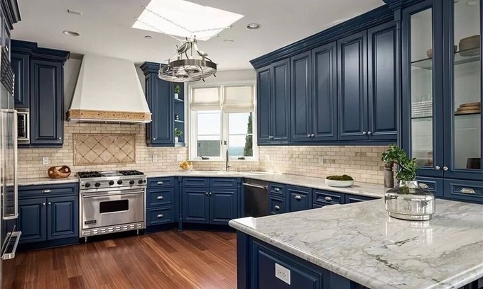 Gas Lamp Section House | Luxury 3-bedroom Townhouse steps from the beach