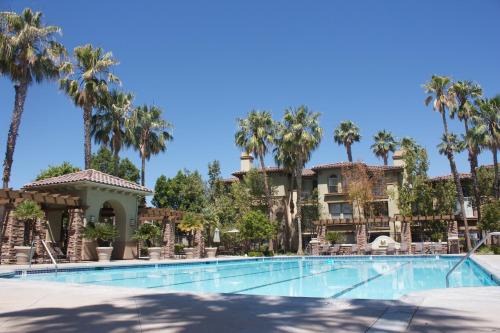 Canyon Country Apartment | Luxury 3 Bedroom Apartment