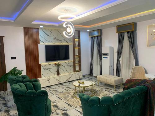 Ofin Apartment | Luxury 3 Bedroom Apartment