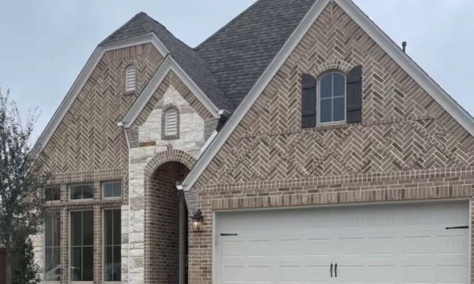 Iowa Colony House | Luxury 3-bedroom house with fitness and open space in tranquil Manvel