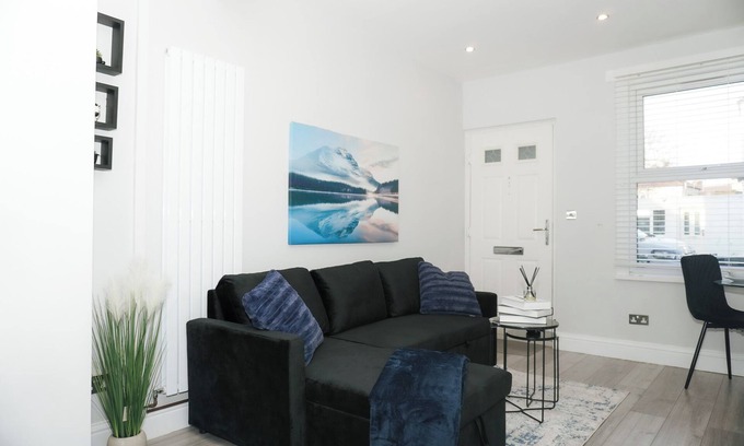 Dartford House | Luxury 3 bedroom in Dartford with Free parking