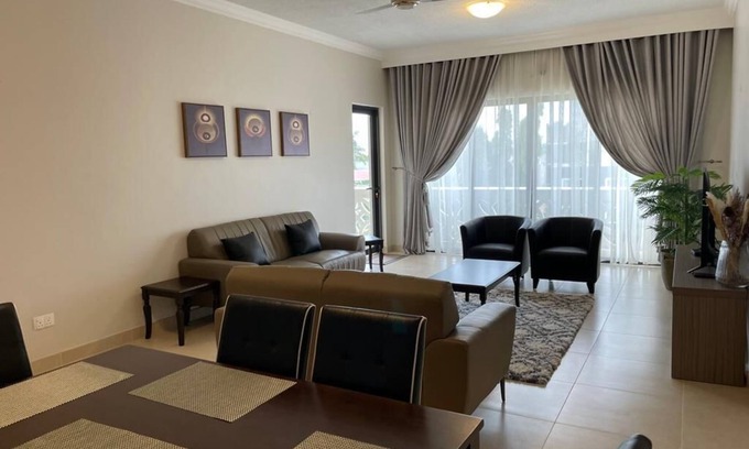 Ras Makamaiwe Apartment | Luxury 3 Bedroom Serviced Apt in Prime Locale
