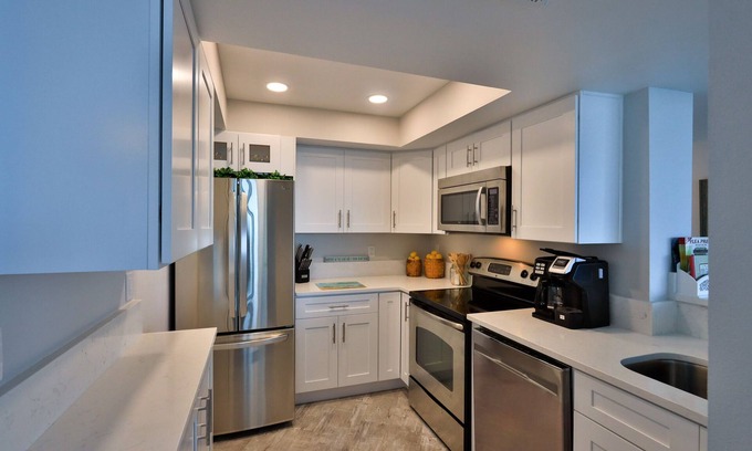 Daytona Beach Shores Condo | Luxury 3 BR Condo PECK PLAZA 26SE, Amazing Oceanfront Views, Heated Pool, Hot Tub