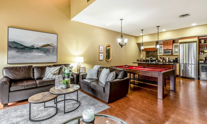 Canmore Condo | Luxury 3-Br Penthouse | INDOOR Pool & Hot Tub | Pool Table | 2 Decks + Mtn Views