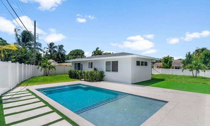 Pompano Isles House | Luxury 3BDR Paradise Pool Home Minutes From The Beach!