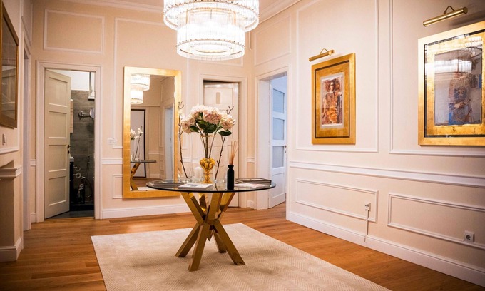 Old Town Apartment | Luxury 3BDR Suite- Maison Imperial