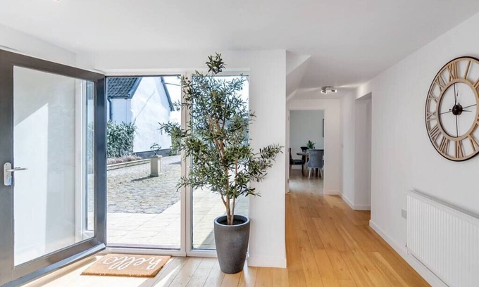 Hethel House | Luxury 3bed annex w/parking & outside space