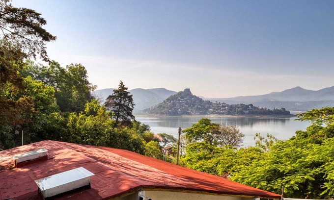 El Santuario Cabin | Luxury 3BR Cabin, Lakeview in Valle de Bravo