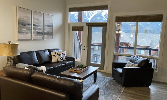 Canmore Condo | Luxury 3BR Penthouse with Amazing Views IndoorPool/HotTub, Undrgrnd Prkg