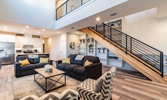 East Ybor House | Luxury 3BR Ybor City Townhouse Near 7th
