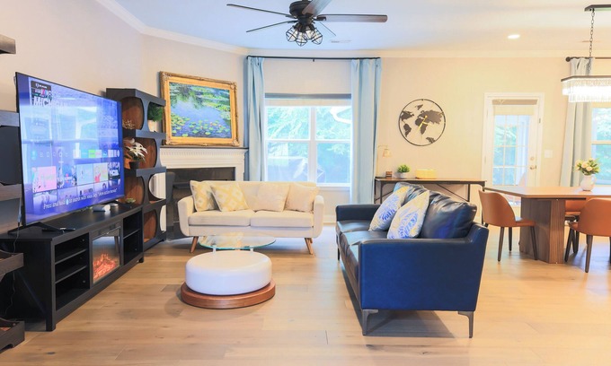 Wessex Square Other | Luxury 3King 4FullSize GameRoom FencedYard Grill 5-SmartTV Safe&Quiet Area