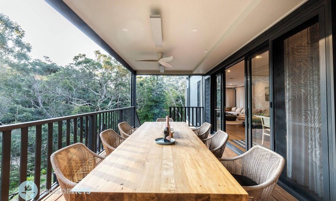 Manly Vale House | Luxury 4 Bed Sydney Home Close to Manly Beach