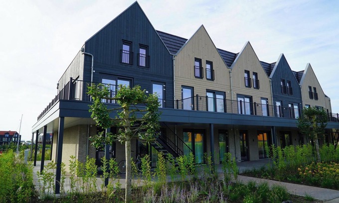 Windesheim House | Luxury 4-bedroom apartment with balcony