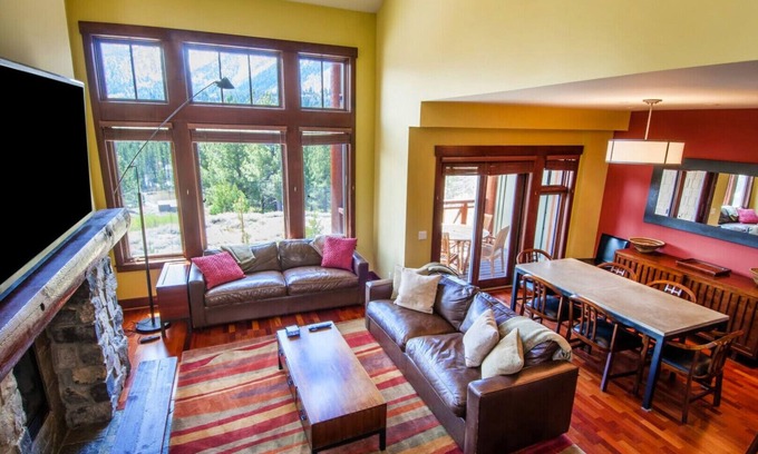 Mammoth Lakes House | Luxury 4 Bedroom 4.5 Bath - Ski In/Ski Out of Eagle Lodge!