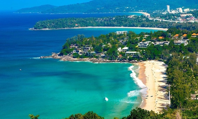 Karon Villa | Luxury 4-bedroom VILLA, 10 minutes foot walk from the fine sands of Karon Beach