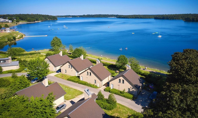 Froidchapelle House | Luxury 4-person bungalow in the holiday park Landal Village l'Eau d'Heure