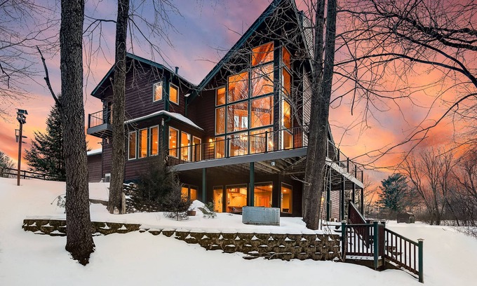 Scandia House | Luxury 4BD/3BA Custom Home-12 Acres - Sauna, Jet Tub, Theater, 3 Gas Fireplaces