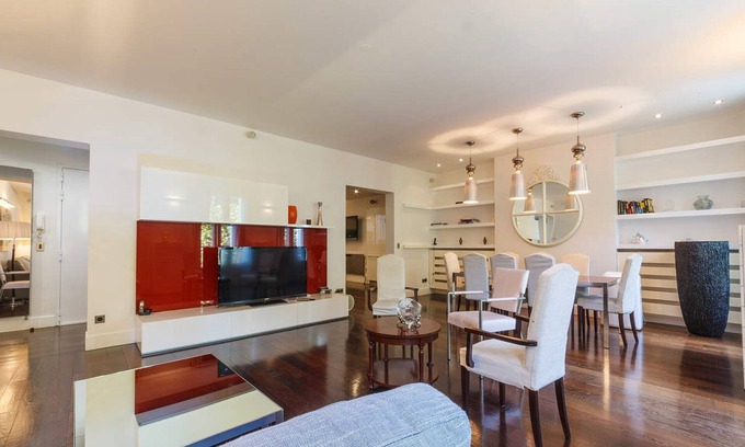 8th Arrondissement Apartment | Luxury 4bds/1900sqft with A/C close to Champs Elysees