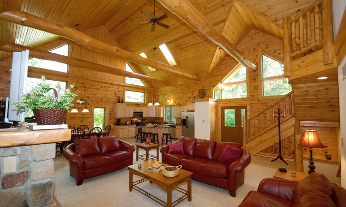 The Galena Territory House | Luxury 4br, 4.5 Bath Galena Territory Rental With Hot Tub & Pool Table