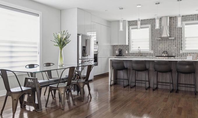 Southeast House | Luxury 4BR home 7 mins to US Capital, Rooftop deck, in Washington Free Parking