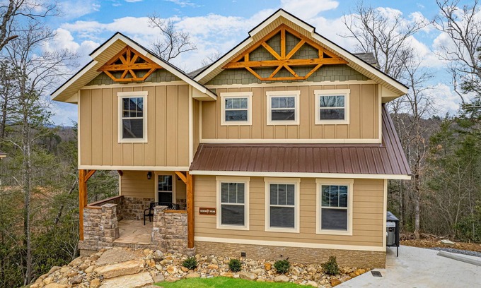 Gatlinburg Cabin | Luxury 4BR, Indoor Pool, Hot Tub!