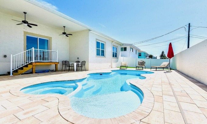 Ocean View Halifax Estates House | Luxury 5 bed, 3 ba, separate in-law suite, htd pool & SPA, mins walk to beach