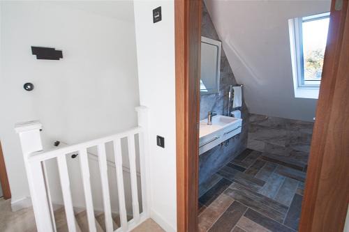 London Borough of Bromley House | Luxury 5-Bed 4-Bath Home for the Ultimate Escape