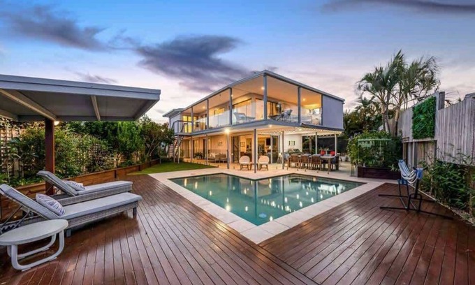 Mooloolaba House | Luxury 5-Bedroom Canal-Front Retreat in Mooloolaba