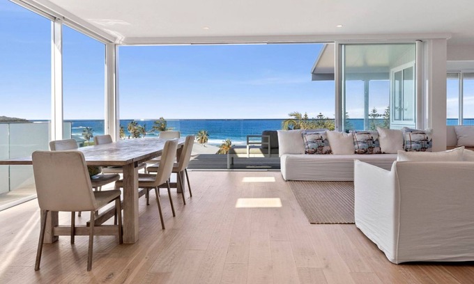 Curl Curl House | Luxury 5 Bedroom House with Pool and Beach Views