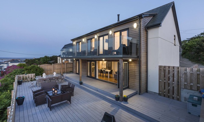 St Ives House | Luxury 5 Bedroom House in St Ives - Hot tub, parking, WIFI, Stunning views
