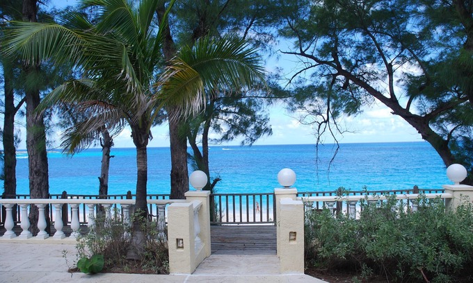 Paradise Island Villa | Luxury 5 Bedroom Ocean Front Villa