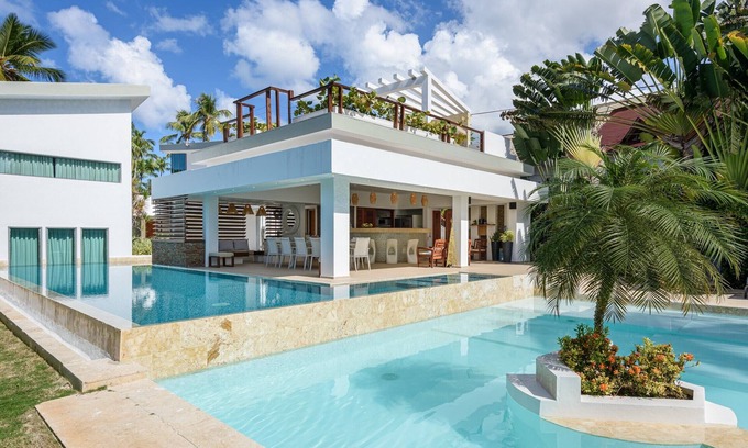 Las Terrenas Villa | Luxury 5 Bedroom Staffed & Serviced Villa on Beachfront Community of Cap Bonita