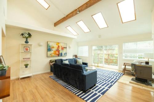 Tamalpais-Homestead Valley House | Luxury 5-BR Home in Mill Valley Near Golden Gate