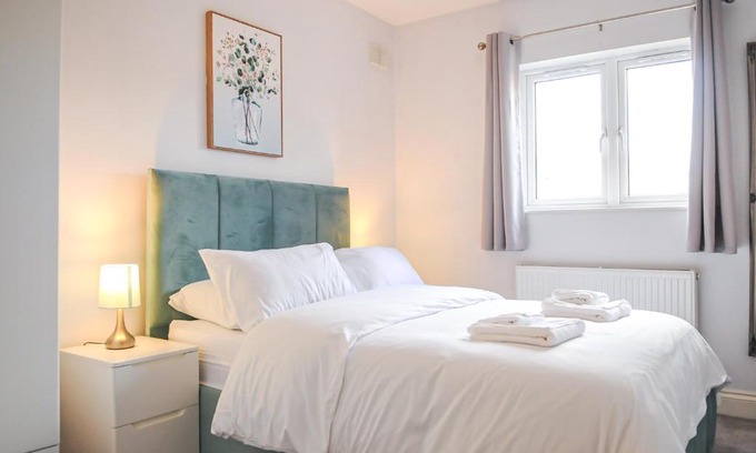 Perry Vale Apartment | Luxury 5 Star London Apartment - Parking, Garden, nr Greater London Metro Stations