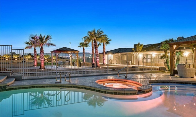 Foothills House | Luxury 5BR Retreat Pool, Hot Tub, Gym 7000sqf