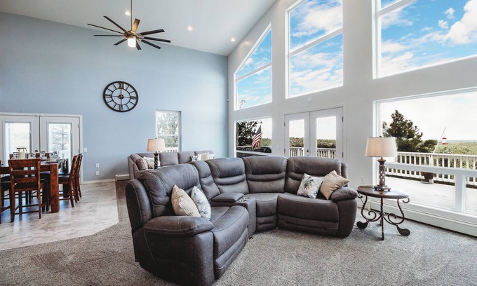 Show Low House | Luxury 6-bedroom home with View, Arcade Table, Fire table, Jet tubs, Deck, Wi-Fi