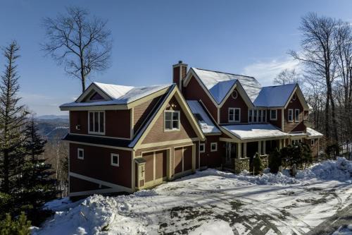 Ludlow House | Luxury 6Br Solitude Village- Indoor Bball Court, Private Tub Home